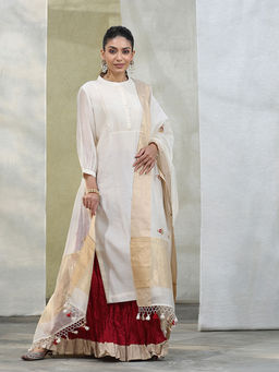 WeaverStory - White Handloom Chanderi Kurta with Maroon Wrinkled Skirt and Dupatta (Set of 3)