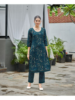 MOJILAA - Women Green Cotton Paisley Printed Straight Kurta and Pant