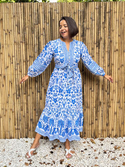 Label Tanvee - Blue Tile Print Cotton-Linen Midi Dress with Belt