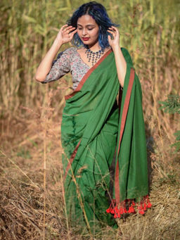 Suta - Green Mul-Viscose-Slub Solid Saree Without Blouse
