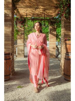 MONK & MEI - Malak Straight Chikankari Kurta Pants Dupatta Peach Melon (Set of 3)