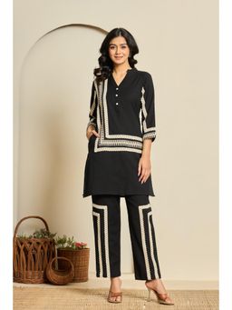 Gahan - Womens Black Cotton Solid and Lace Work Kurta with Pant