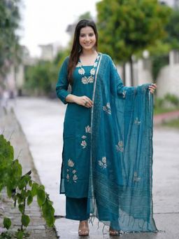 Gahan - Womens Ethnic Motifs Embroidered Thread Work Kurta with Palazzo & Dupatta