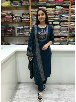 Gahan - Womens Ethnic Motifs Embroidered Thread Work Kurta with Pant & Dupatta