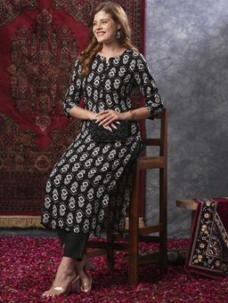 Gahan - Womens Black Viscose Rayon Printed Kurta with Pant