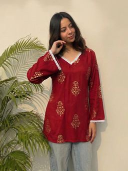 Gahan - Womens Maroon Ethnic Motifs Printed V-Neck Kurti