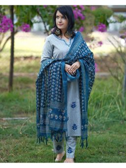 Gahan - Womens Blue Viscose Rayon Straight Printed Kurta with Pant & Dupatta