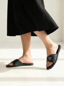 Black color option, Currently selected