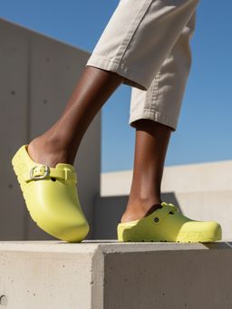 Carlton London - Green Eva Round Toe Clogs