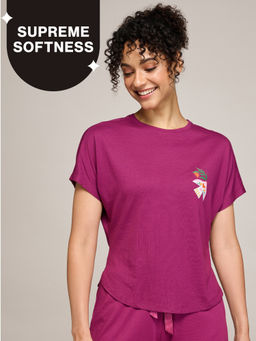 Nykd by Nykaa - Buttery Soft Modal Cotton Graphic Tee With Extended Sleeves Nys931 Wine