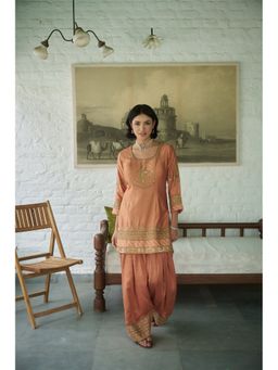 Meenagurnam - Women Rust Kurta with Salwar and Dupatta