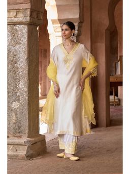 Sheetal Batra - Yellow Tarini Kalingarayar In Sahabat Daisy Kaftan with Salwar and Dupatta