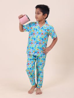 CASA DE NEENEE - Green Graphic Dreams Range Half Sleeves Shirt and Pyjama Set for Boys