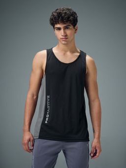 Technosport - Men Colorblock Slim Fit Scoop Neck Sports Innerwear Vest with TECHNOCOOL+