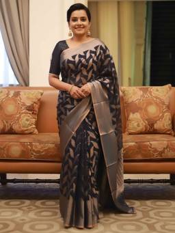 URBAN PALLU - Women Black Silk Blend Saree