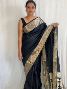 URBAN PALLU - Women's Black Silk Blend Woven Saree