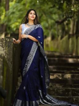 URBAN PALLU - Women's Navy Blue Silk Blend Woven Saree