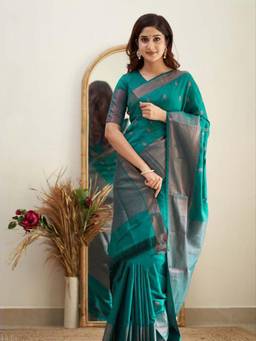URBAN PALLU - Women's Silk Blend Green Saree