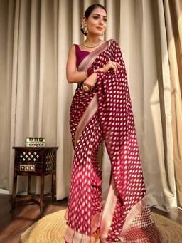 URBAN PALLU - Women Silk Blend Maroon Saree
