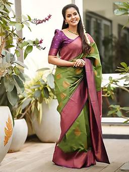 URBAN PALLU - Women's Green Silk Blend Woven Saree