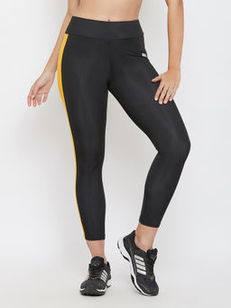 Clovia - Activewear Ankle Length Tights in Black