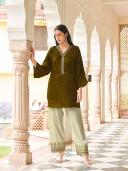 Tikhi Imli - Women Green Floral Silk Blend Kurti with Pant