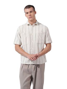 The Indian Garage Co - Men Relaxed Fit Printed Cutaway Collar Shirt - Cream