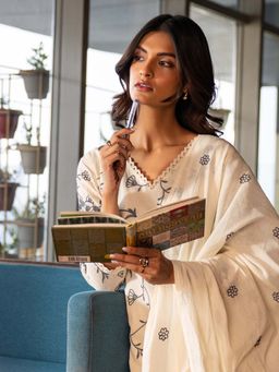 Libas - Off White Floral Embroidered Straight Kurta with Pant & Dupatta (Set of 3)