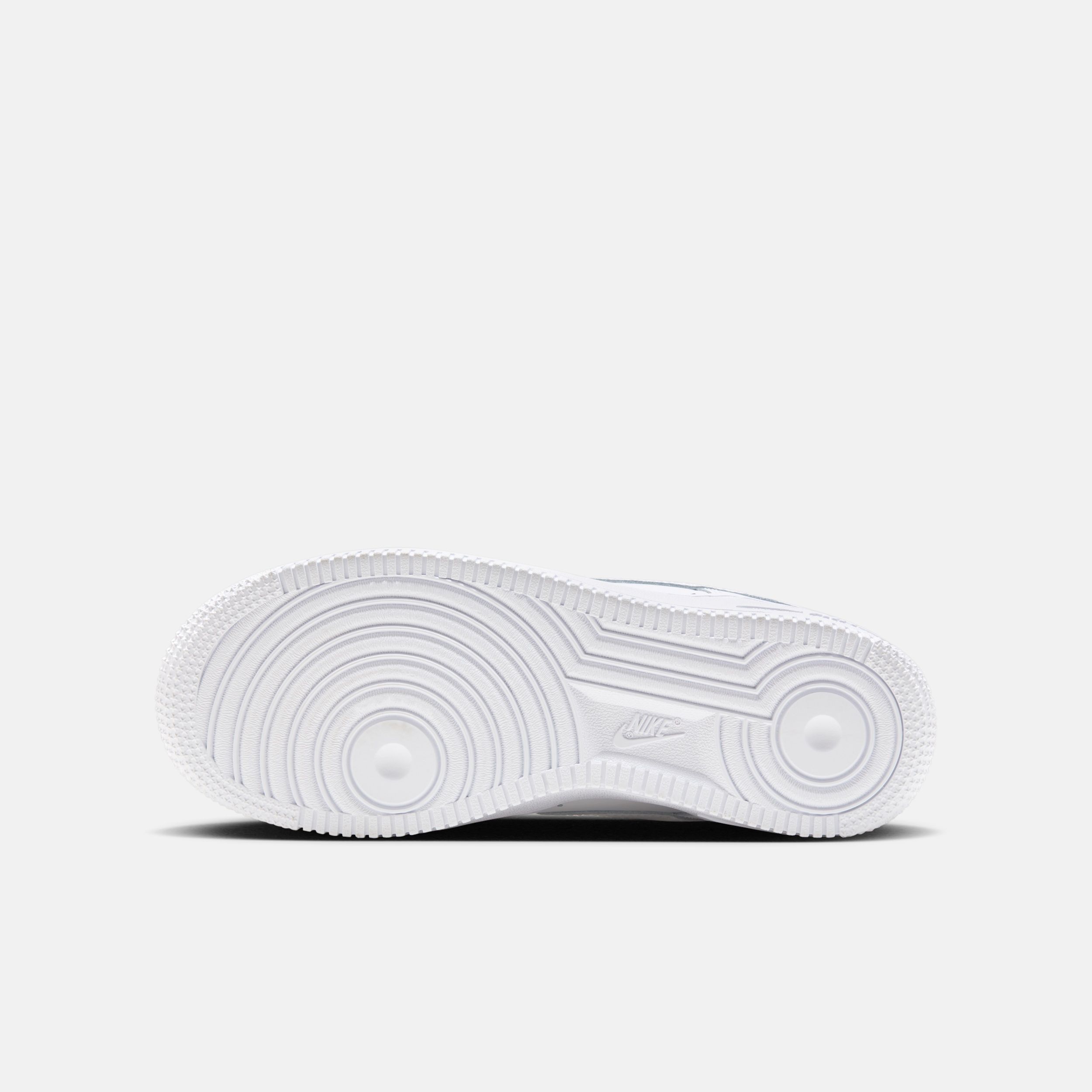 Buy Nike Air Force 1 LE Older Kids' Shoe Online | Nike India