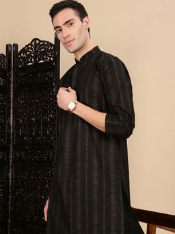 Sanwara - Handcrafted Black Textured Kurta with Pyjama for Men Elegant Cotton and Thread Art