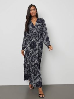Styli - Black Paisley Print V Neck A-line Maxi Dress