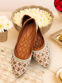 YASSIO - Carissa Pink Embroidered Juttis