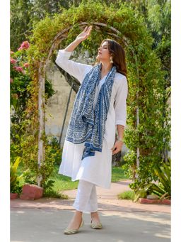 LABEL MAE - White Kurta with Pants Scarf (Set of 3)