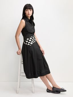 Pomelo - Sleeveless Collared Pleated Midi Dress with Contrast Hem Stripe