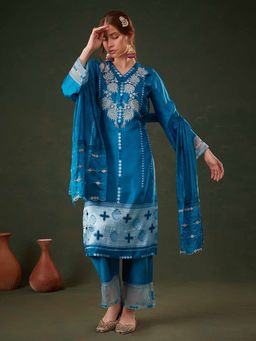 Heeposh - Blue Floral Embroidered Kurta & Pant with Dupatta (Set of 3)