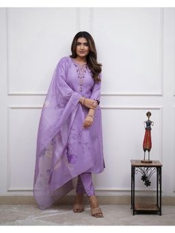 Gahan - Lavender Rayon Slub Embroidered Kurta with Pant & Dupatta