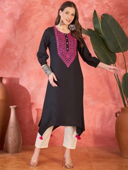 Gahan - Floral Yoke Design Round Neck Thread Work Straight Kurta