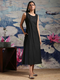 Abhishti - Black Solid Dress