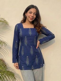 Gahan - Womens Blue Rayon Blend Printed Straight Kurti