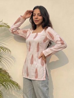 Gahan - Womens Peach Rayon Blend Printed Straight Kurti