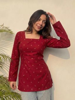 Gahan - Womens Red Rayon Blend Printed Straight Kurti