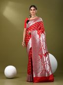 Red color option, Sold out, Currently selected