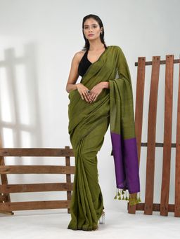 CHARUKRITI - Women Green Pure Cotton Solid Saree with Unstitched Blouse