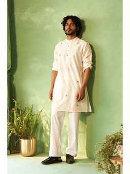 Charkhee - Off-White Kurta with Pyjama