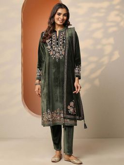 Libas - Embroidered Velvet Straight Kurta Pant with Dupatta