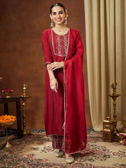 Janasya - Women'S Maroon Embroidered Kurta Palazzo and Dupatta