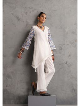 SUI KALA - White Iksha Embroidered Kurta with Pant