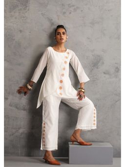 SUI KALA - Ishwa Off Embroidered Kurta with Pant