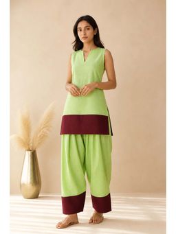 DEASHA INDIA - Zarya Match Green and Cherry Colour Block Kurti with Salwar Pant
