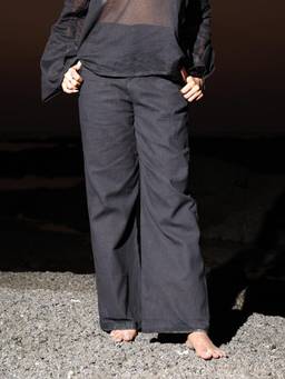 NISHORAMA - Women Black Solid/Plain Cotton Linen Blend Pant